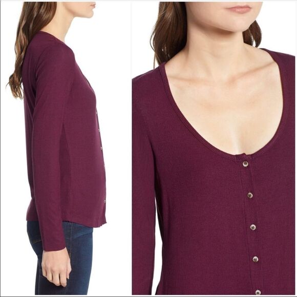 Socialite Button Front Top Size Small - Picture 8 of 8